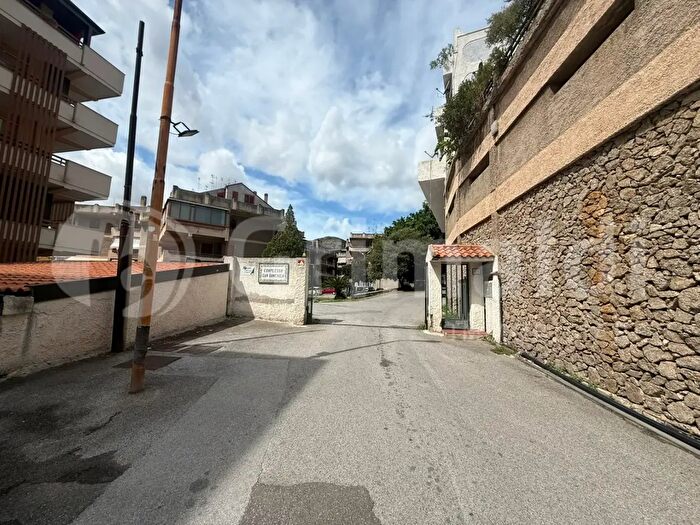 Appartamento quadrilocale in vendita in Via Camaro, Messina