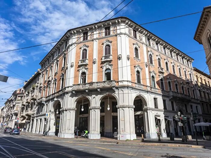 Appartamento con 6 locali in vendita in Via Mercanti, Torino