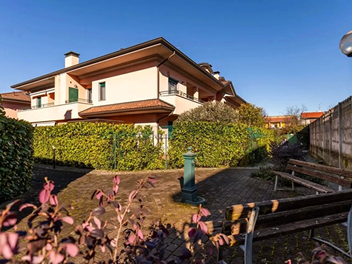 Appartamento quadrilocale in vendita in Lainate