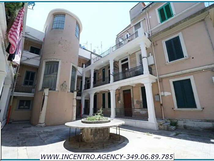 Appartamento con 5 locali in vendita in Via Catania, Messina