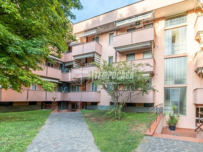 Appartamento trilocale in vendita in Via Giacomo Leopardi, Pessano Con Bornago