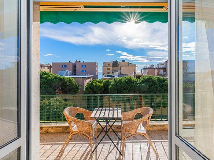 Appartamento quadrilocale in affitto in Via Del Santuario, Centro, Finale Ligure