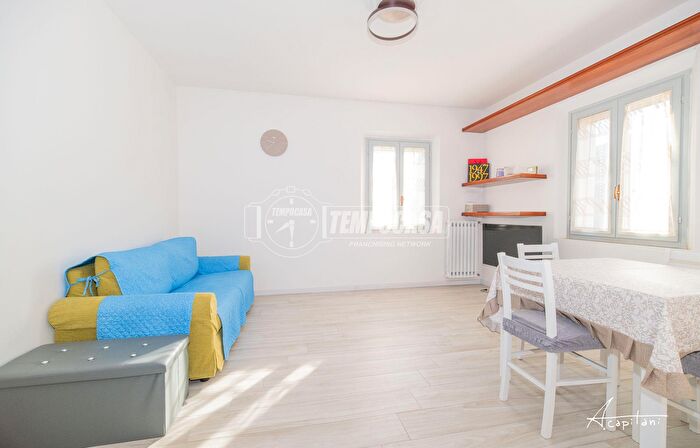 Appartamento trilocale in vendita in Viale Buon Pastore, Modena