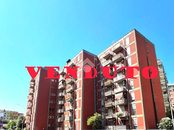 Appartamento trilocale in vendita in Furio Via Tuscolana Angolo Viale Furio Camillo, Roma
