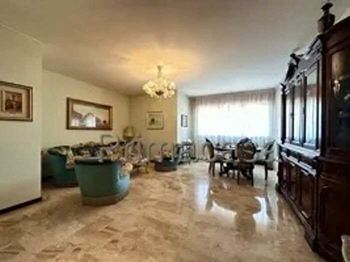 Appartamento con 5 locali in vendita in Via Cristoforo Colombo, Venezia