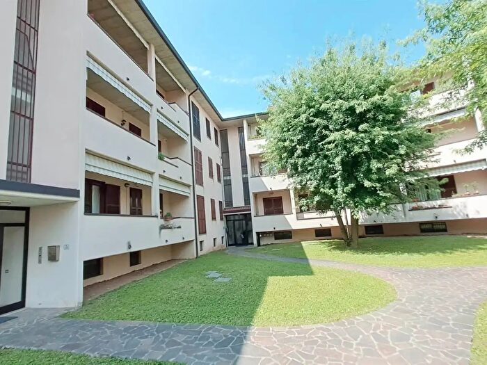 Appartamento bilocale in vendita in Via Mandelli, Ronco Briantino