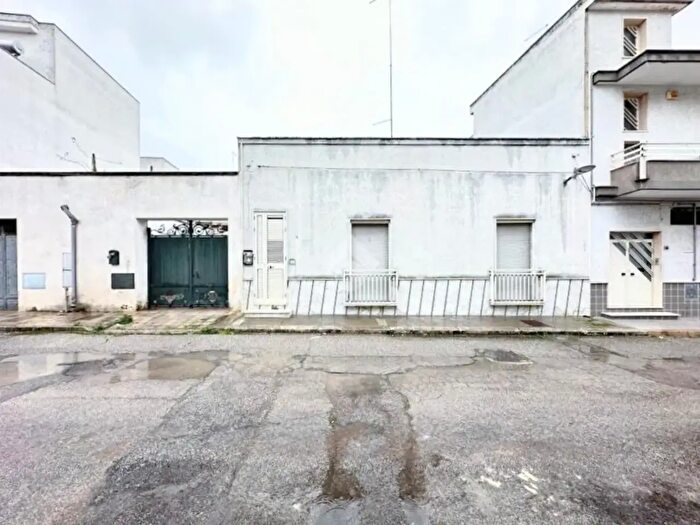 Casa con 6 locali in vendita in Via S Maria dEnghien, Manduria