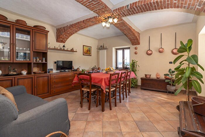 Casa quadrilocale in vendita in Via Tasnere, Busca