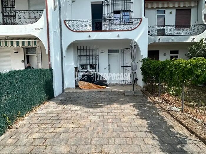 Casa bilocale in vendita in Viale Libia, Comacchio
