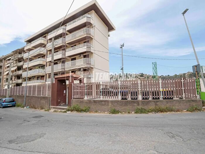 Appartamento quadrilocale in vendita in Via Polveriera, Messina