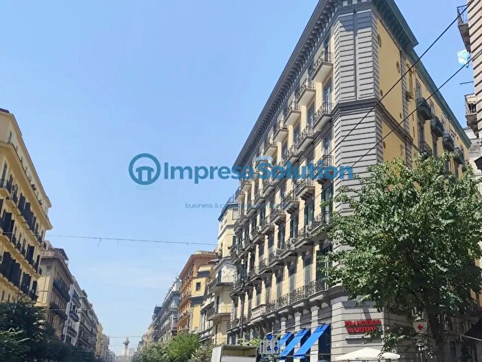 Appartamento con 5 locali in vendita in Corso Umberto I, Napoli