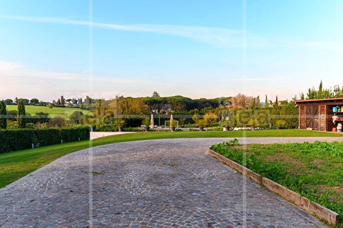 Casa con 8 locali in vendita in Largo dell Olgiata, Roma