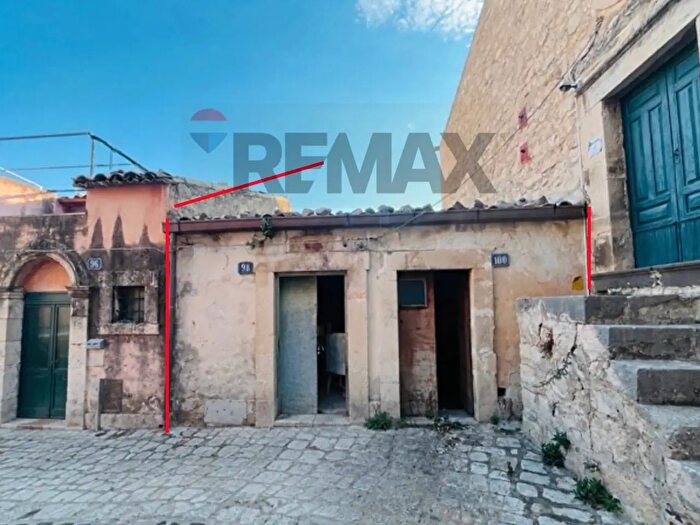 Casa bilocale in vendita in Via Vittorio Emanuele III, Monterosso Almo
