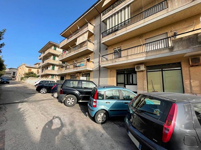Appartamento con 6 locali in affitto in Via Sacro Cuore, Modica Sorda, Modica