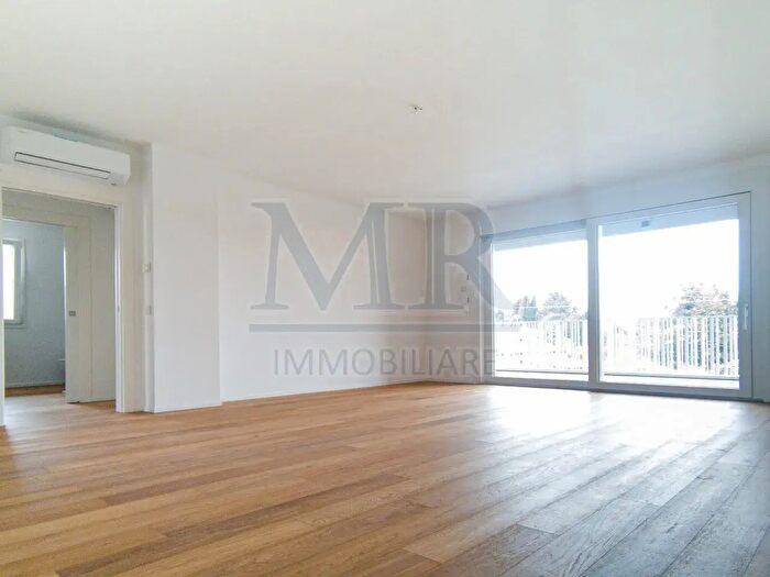 Appartamento con 5 locali in vendita in Via Comino, Padova