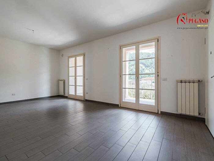 Appartamento trilocale in vendita in Via Santa Margherita, Centro, Pescia