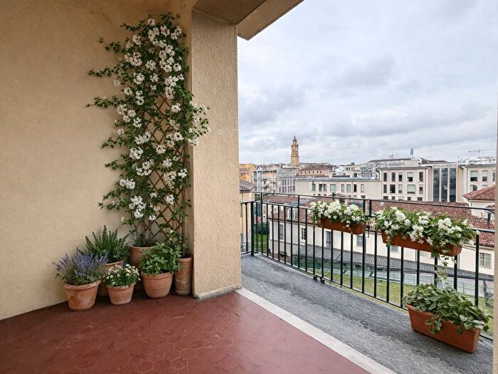 Appartamento con 6 locali in affitto in Via Giulia di Barolo, Giardini Reali, Torino