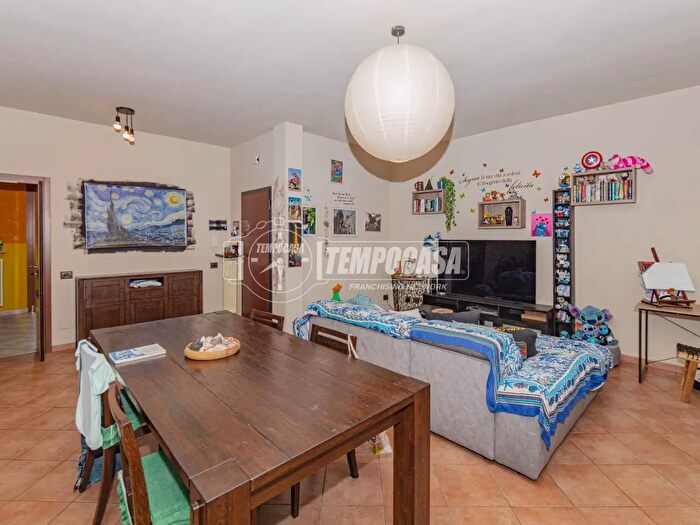 Appartamento trilocale in vendita in Via Castellana, Vigevano
