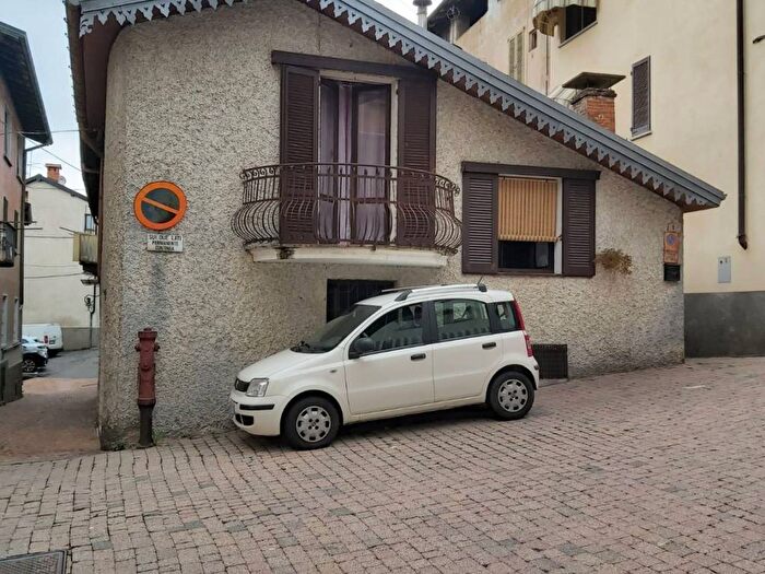 Casa bilocale in affitto in Piazza Roma, Cavagnano, Cuasso al Monte