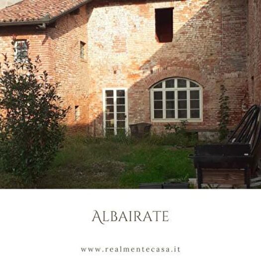 Casa quadrilocale in vendita in Cascina Grassina, Albairate