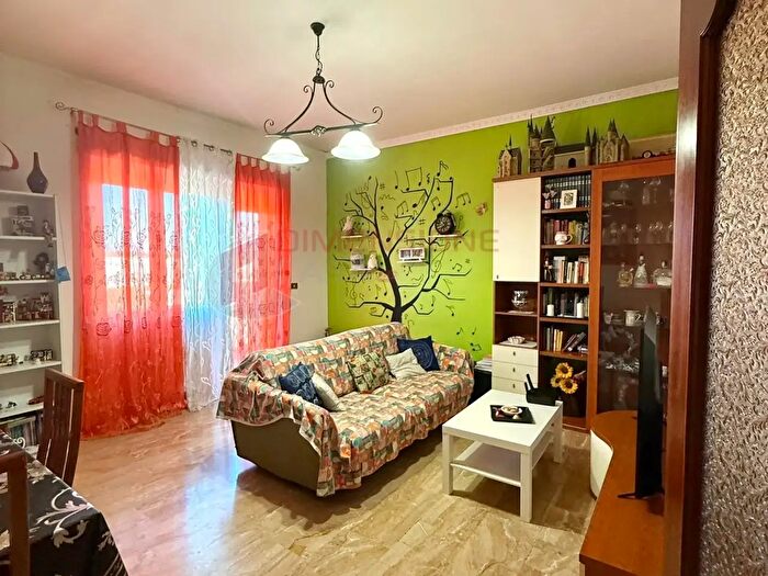 Appartamento trilocale in vendita in Via Partanna, Roma