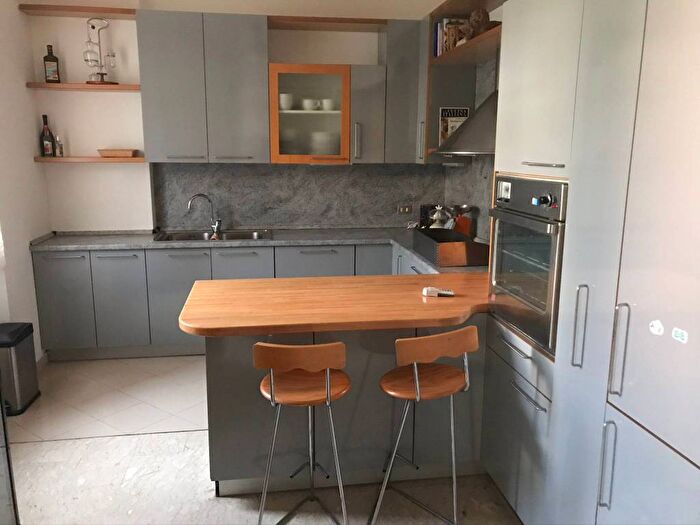 Appartamento trilocale in affitto in Via Crema, Porta Romana Medaglie dOro, Milano