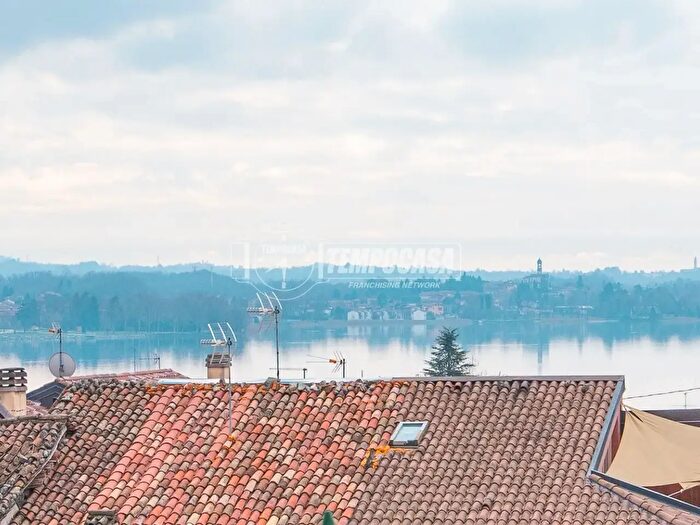 Casa con 10 locali in vendita in Via Don Cazzaniga, Pusiano