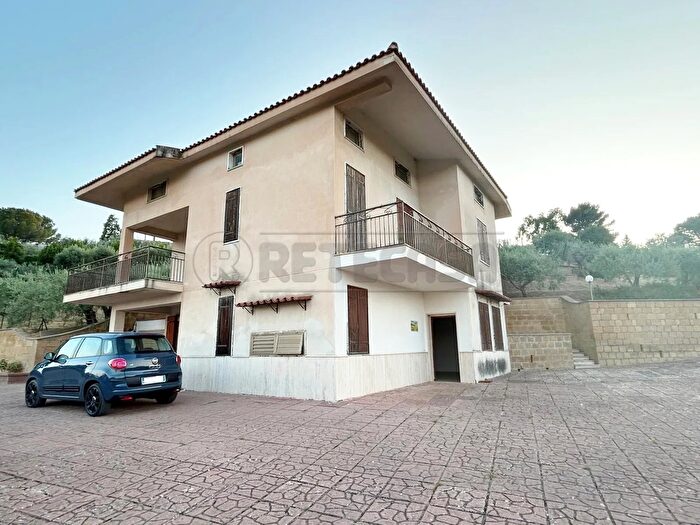 Casa con 12 locali in vendita in Contrada Serra Pantano, Caltanissetta