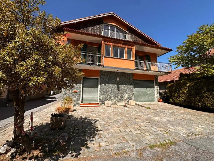 Casa con 6 locali in vendita in Via Michelino Pippo, Stella