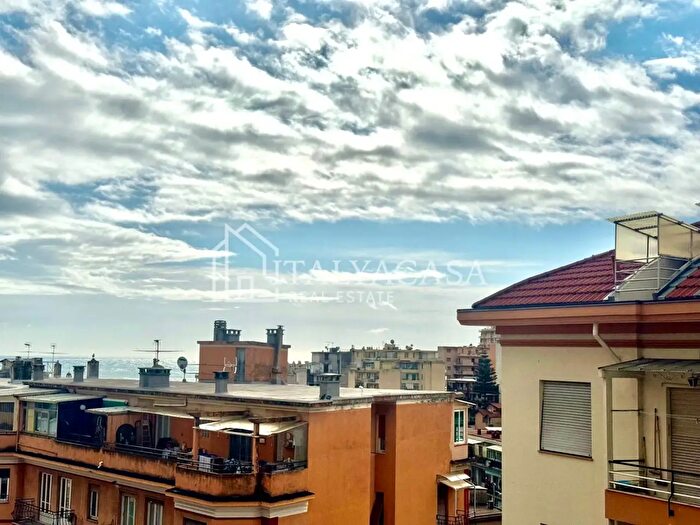 Appartamento trilocale in vendita in Via Martiri, Sanremo