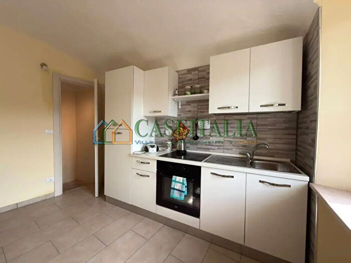 Casa con 5 locali in vendita in Cossano Canavese