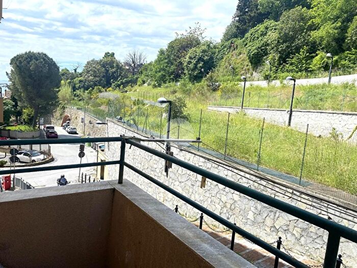 Appartamento trilocale in vendita in Via Ausonia, Genova