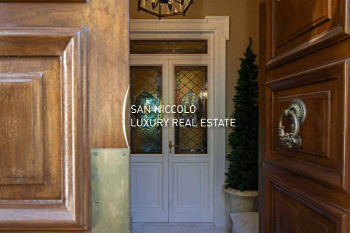 Casa con 6 locali in vendita in Piazza Santa Maria della Pietà, Prato