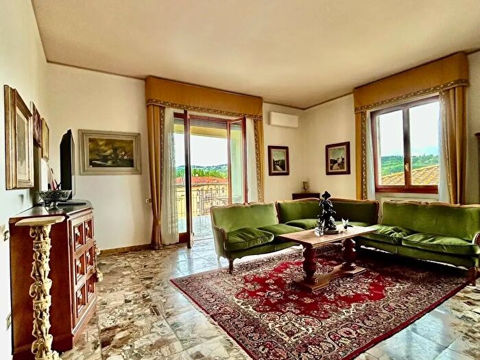Appartamento con 6 locali in vendita in Via Napoli, San Casciano In Val Di Pesa