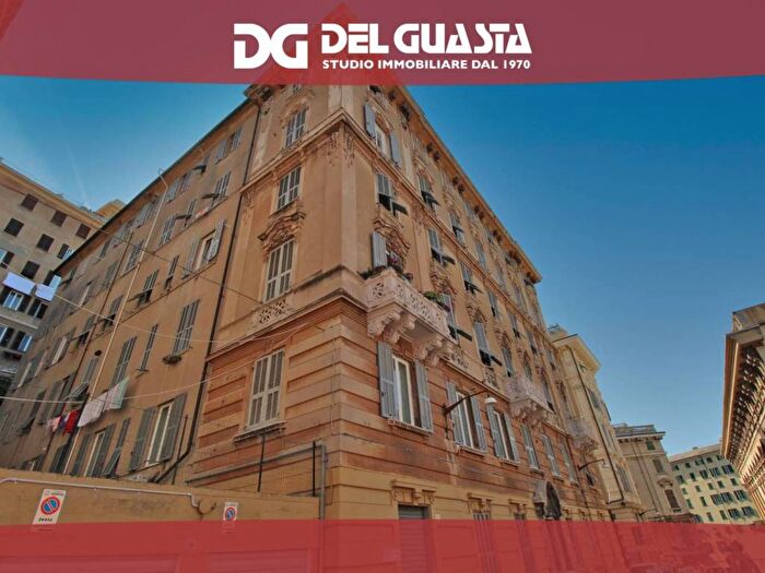 Appartamento con 6 locali in affitto in Via Edilio Raggio, Carmine, Genova