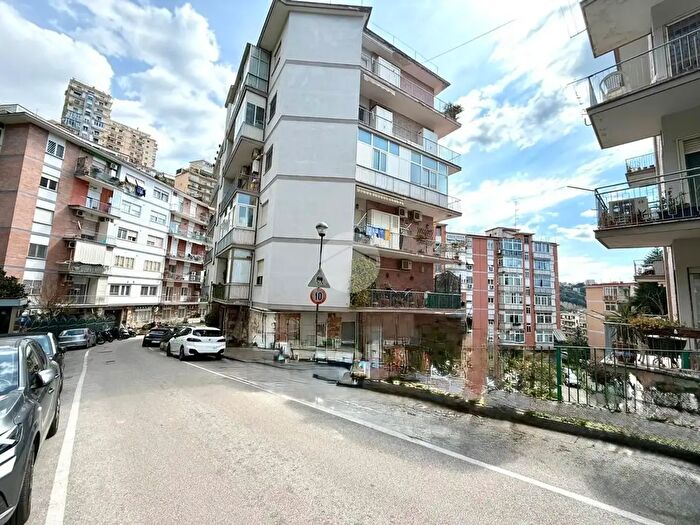 Appartamento bilocale in affitto in Abitazione Via Michelangelo da Caravaggio, Napoli