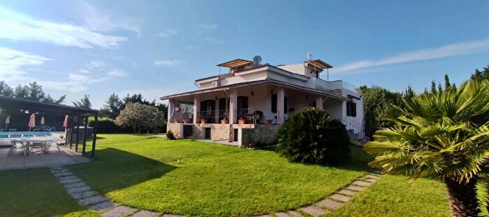 Casa con 11 locali in vendita in Olmedo