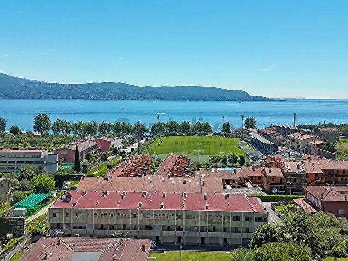 Appartamento trilocale in vendita in Via Celesti, Toscolano Maderno