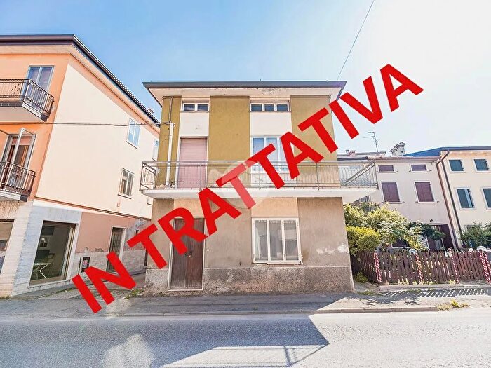 Casa con 6 locali in vendita in Via Giuseppe Mazzini, Villafranca Di Verona