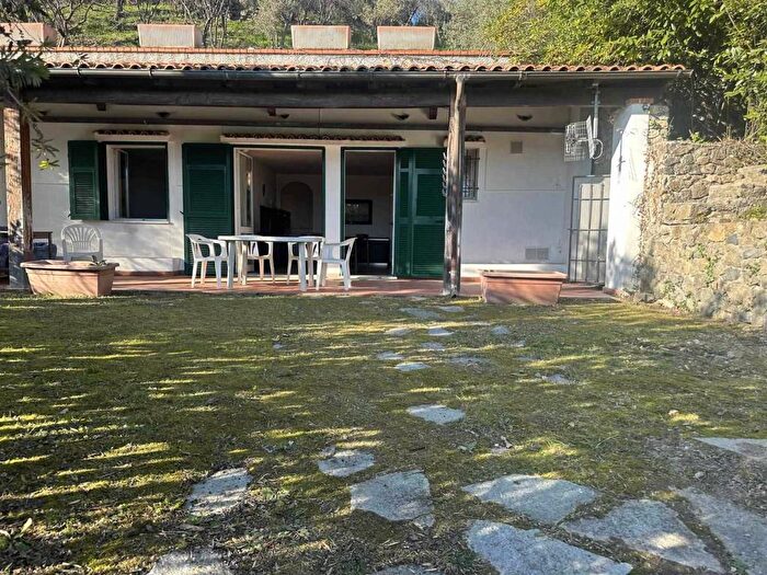 Appartamento trilocale in affitto in Regione Zuglieno, Voze, Noli