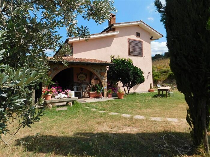 Casa con 7 locali in vendita in Gavorrano