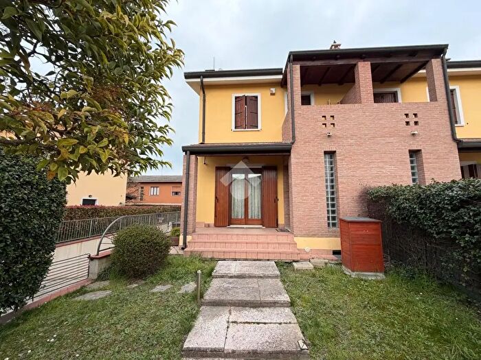 Appartamento con 5 locali in vendita in Via Padana Inferiore Est, Legnago
