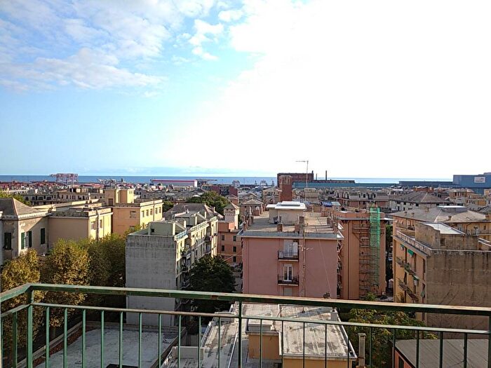 Appartamento trilocale in affitto in Via Guido Agosti, Cornigliano, Genova