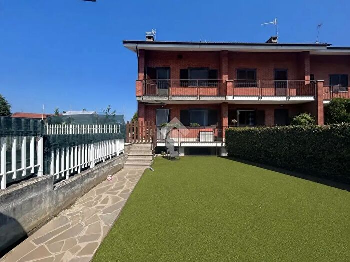 Casa con 6 locali in vendita in Via Cotonificio, Strambino