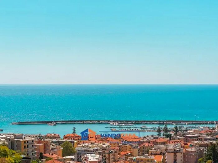 Appartamento quadrilocale in vendita in Via Giovanni Pascoli, Sanremo