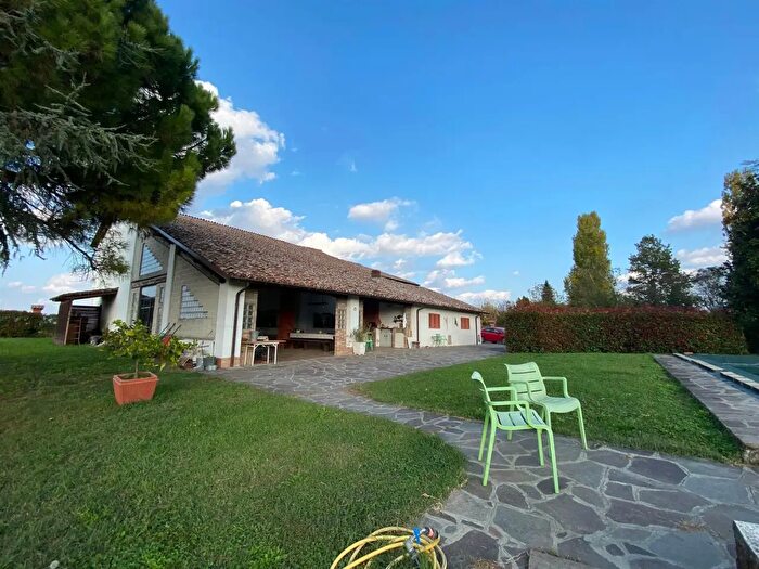 Casa con 10 locali in vendita in San Giorgio Piacentino