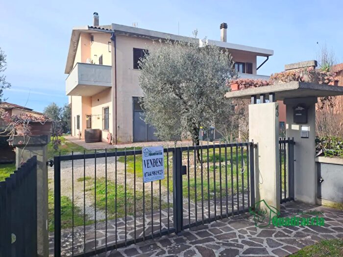 Casa con 6 locali in vendita in Via Carlo Alberto, Amelia