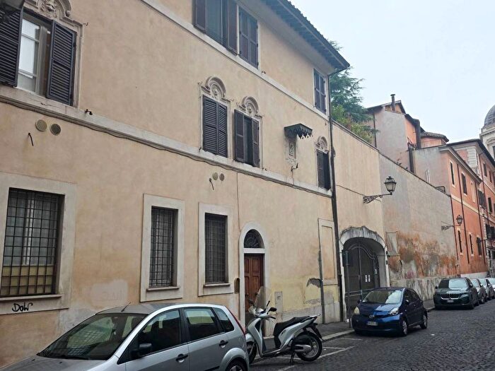 Appartamento trilocale in affitto in Via Paolina, Colle Oppio, Roma