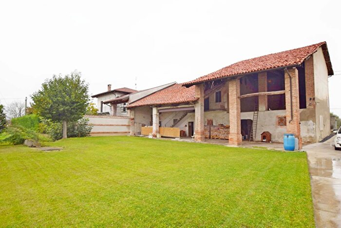 Casa con 8 locali in vendita in Via Vincenzo Peirone, Rocca De Baldi