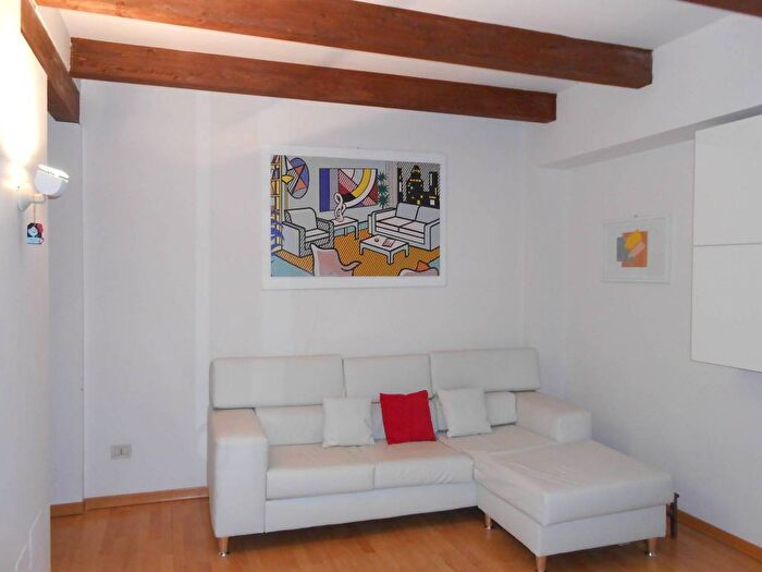 Appartamento trilocale in affitto in Via Guglielmo Oberdan, Centro Storico, Bologna